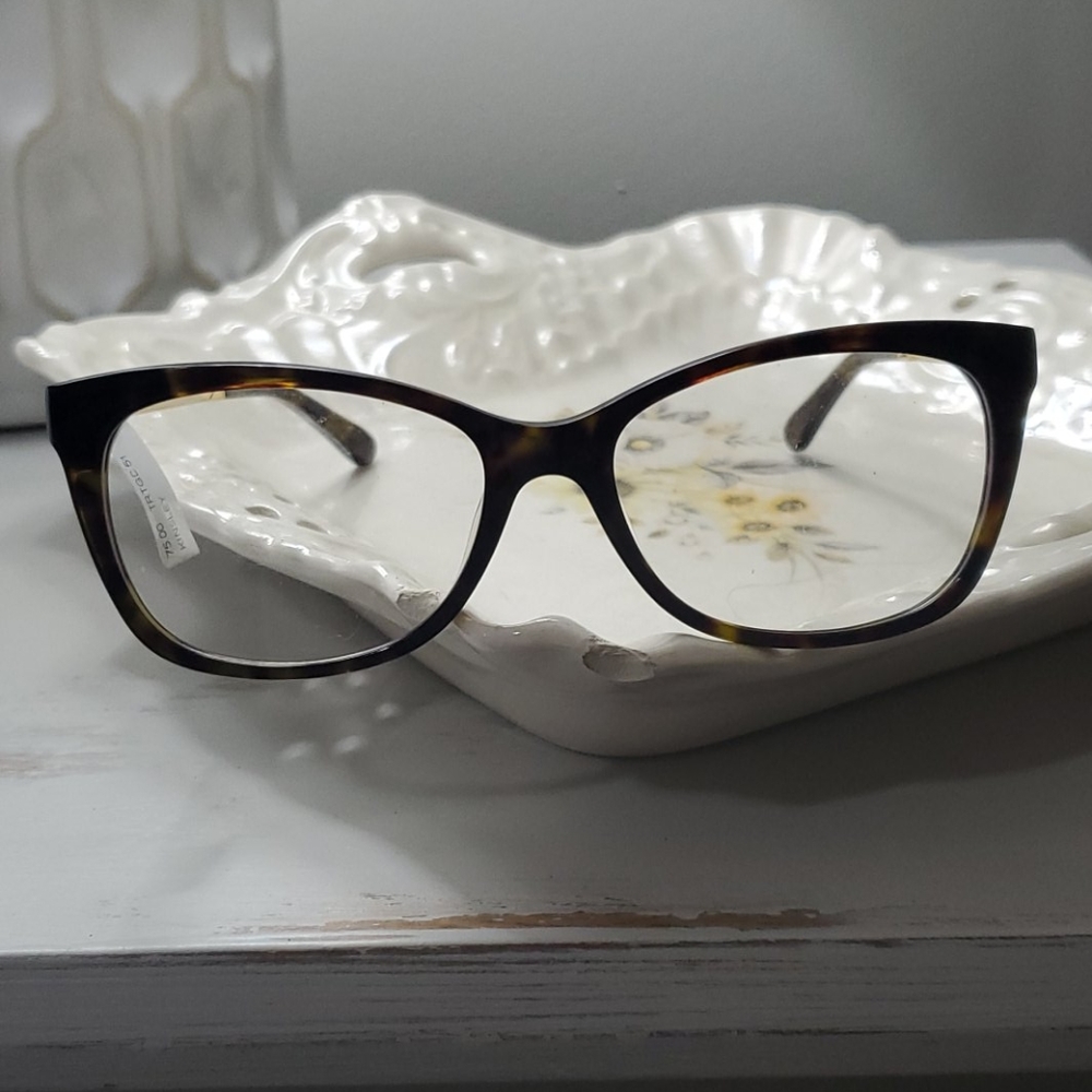 Tortoise shell frame with gold arms